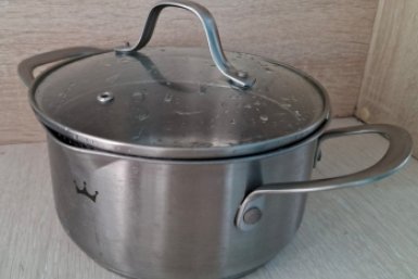 Не кастрюля, а королевская посуда: 3 ложки в воду - черный нагар слетает за 1 минуту ИА KrasnodarMedia