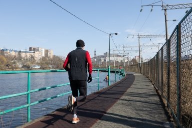 Мои колени больше не болят: нашла замену ходьбе, которую врачи называют &quotэликсиром молодости&quot Дмитрий Осипчук, ИА PrimaMedia.ru