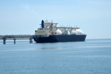 Иран ограничил проход судов через Ормузский пролив 15 судами в день Юрий Гуршал, ИА SakhalinMediа