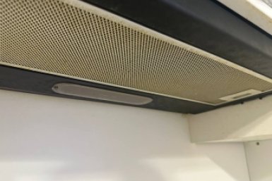 Наношу и жду 5 минут — и решётка вытяжки сияет чистотой без губок и изнурительного трения