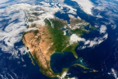 Некоторые природные узоры, если смотреть с орбиты, удивительно похожи на буквы латинского алфавита Фото нейросети