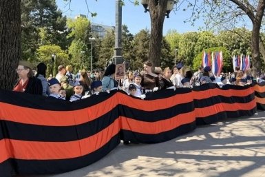 Школьники развернули большую Георгиевскую ленту Администрация Краснодара
