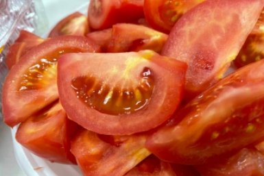 Томаты до 300 г, сочные и вкусные: сажаю этот сорт каждый год — плодоносит как бешеный, соседи завидуют