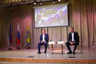 Бокс для ветеранов и урок патриотизма: Пирог и Мосейко побывали в Калининском районе Андрей Веригин