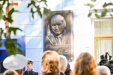 В прошлом году в честь политика открыли мемориальную доску Правительство Севастополя