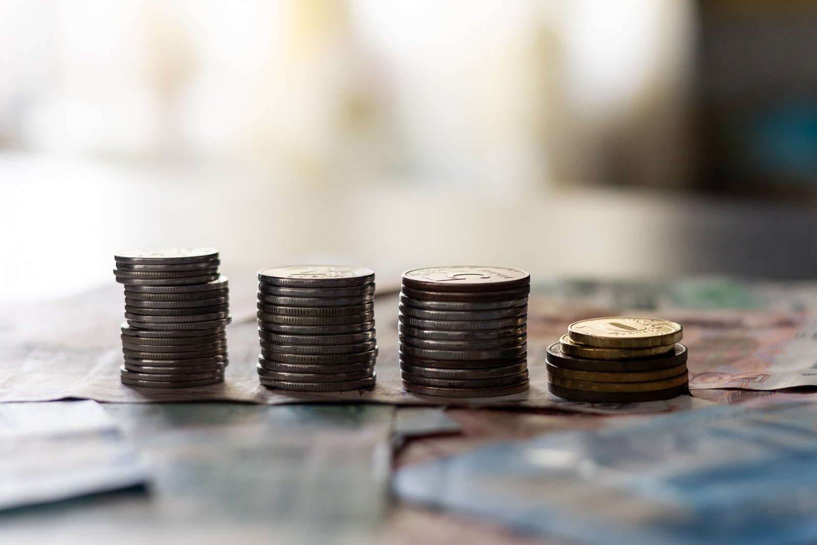 ЦБ восьмой раз подряд снизил ключевую ставку Илья Аверьянов, ИА PrimaMedia.ru