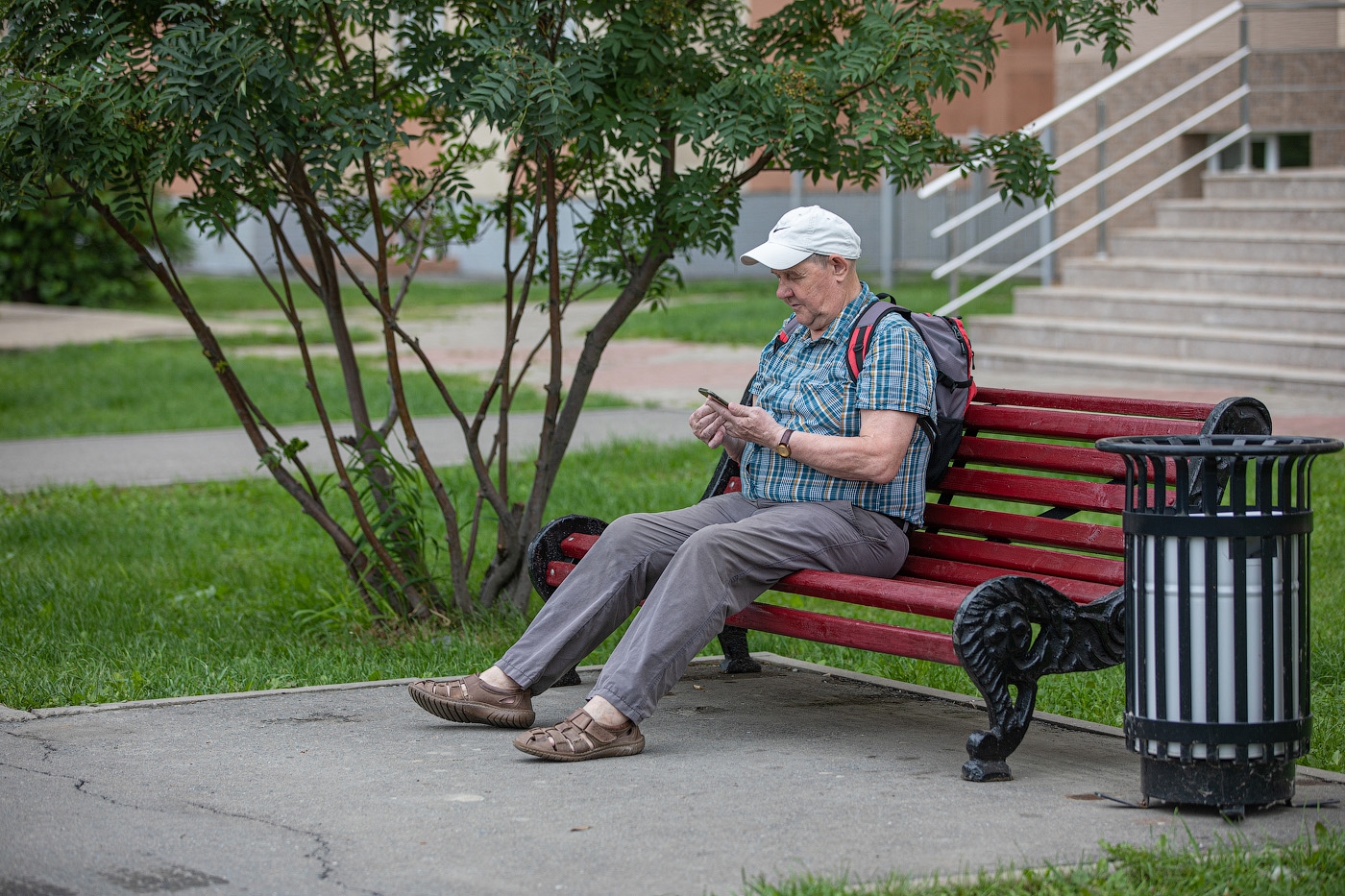 Самовольная скамейка у подъезда грозит тяжбами и штрафом пресс-служба администрации Южно-Сахалинска